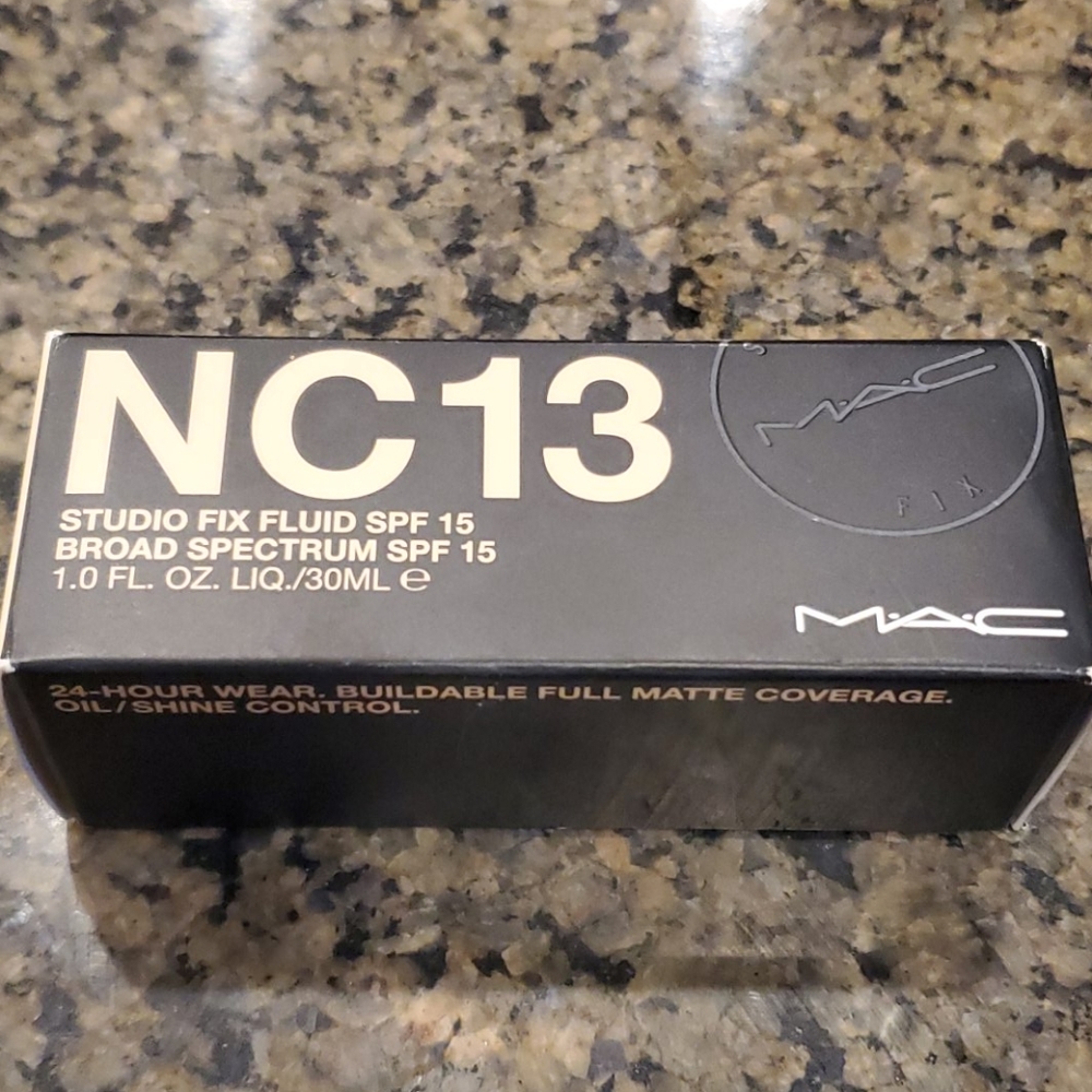 MAC NC13 Studio Fix Fluid SPF 15